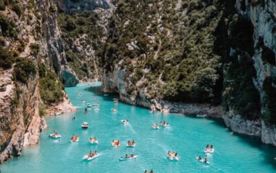 Provence, lavande et lac d’émeraude